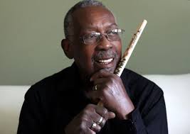 Clyde Stubblefield met stokken