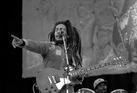 Bob Marley met gitaar live