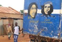 Bob Marley naast Che Guevara op muur