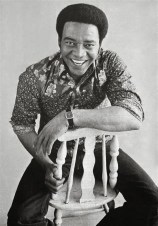 Bill Withers op een stoel